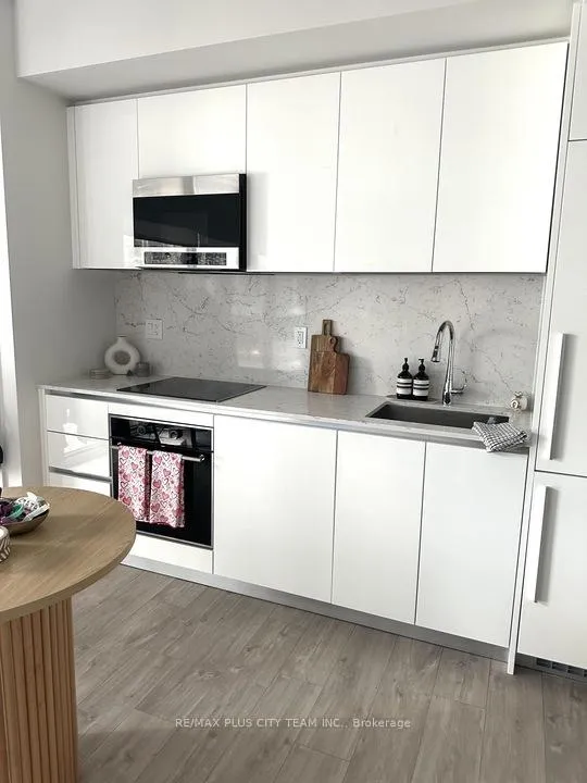 Photo 3 of Unit 607, 8 Cumberland Street, Toronto, The Annex — HOMEH