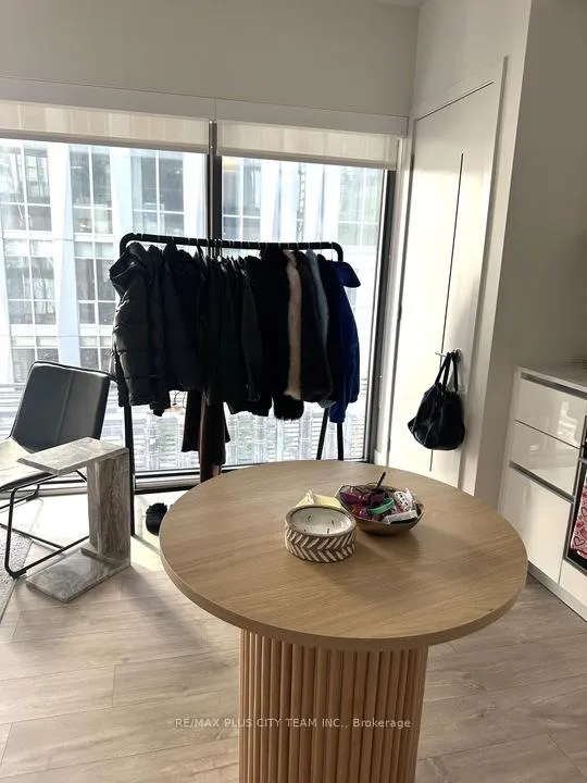 Photo 6 of Unit 607, 8 Cumberland Street, Toronto, The Annex — HOMEH