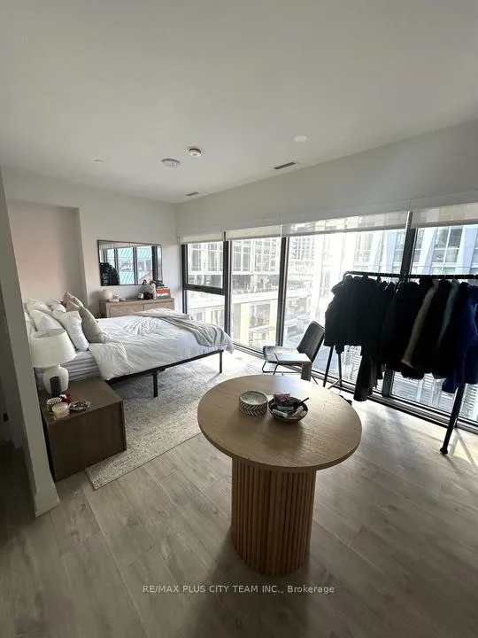 Photo 7 of Unit 607, 8 Cumberland Street, Toronto, The Annex — HOMEH