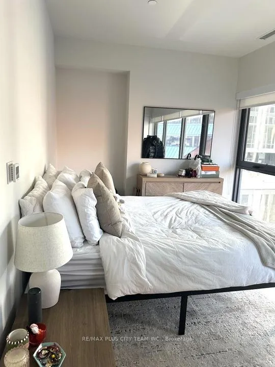 Photo 8 of Unit 607, 8 Cumberland Street, Toronto, The Annex — HOMEH