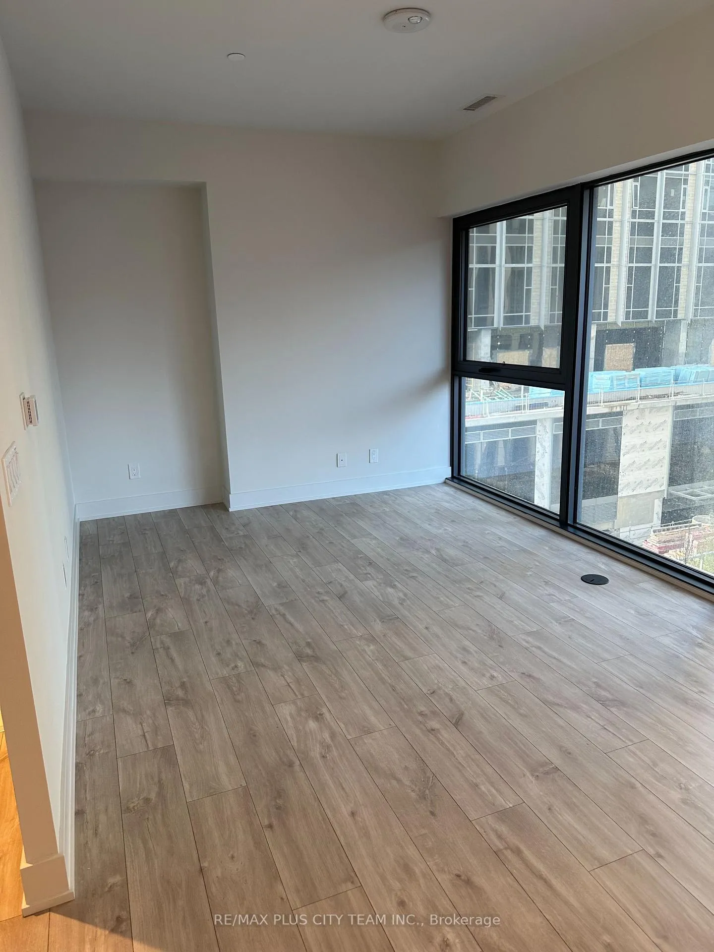Photo 9 of Unit 607, 8 Cumberland Street, Toronto, The Annex — HOMEH