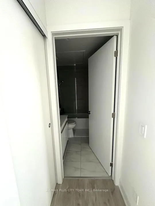 Photo 10 of Unit 607, 8 Cumberland Street, Toronto, The Annex — HOMEH