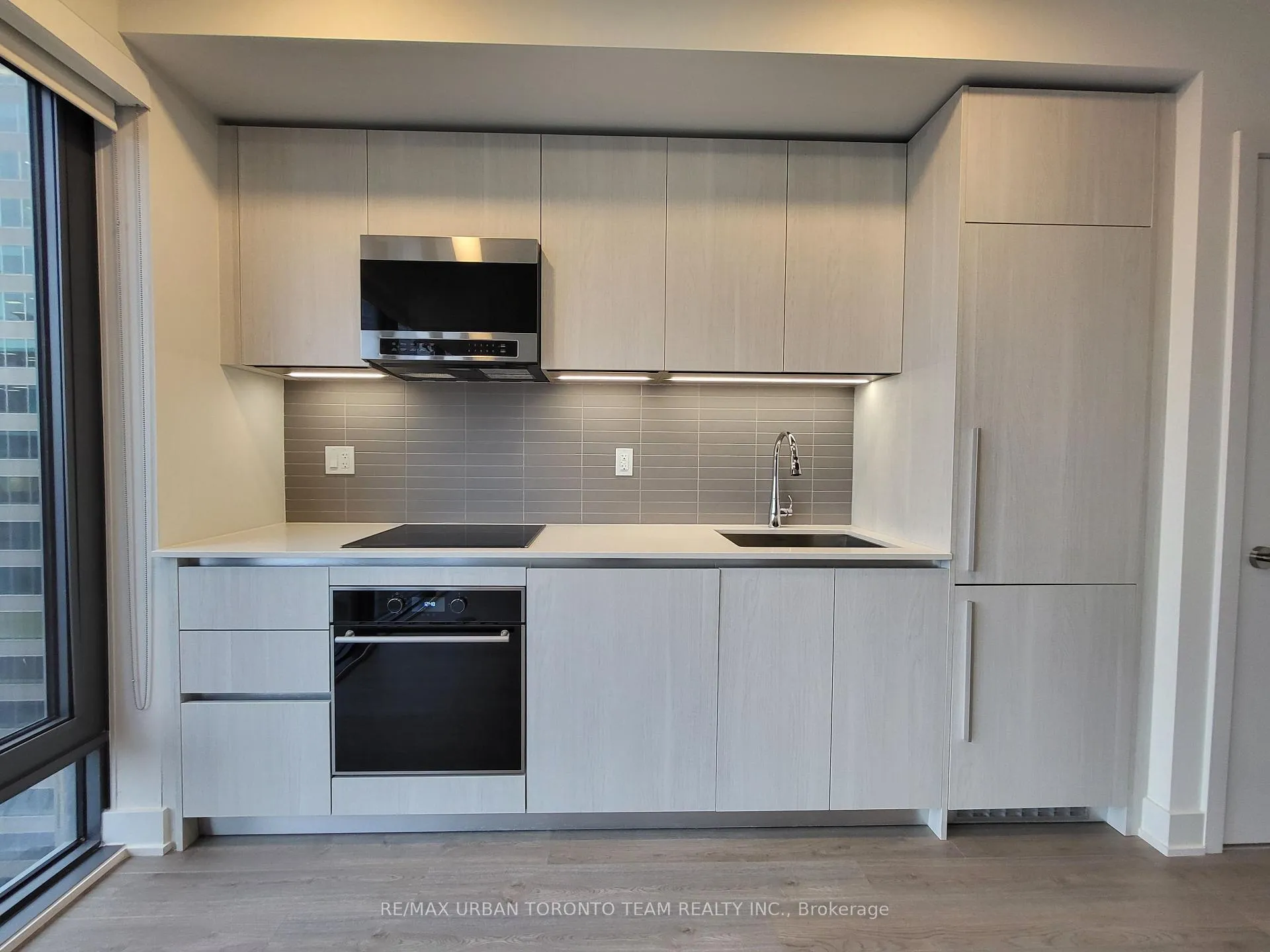 Photo 3 of Unit 1907, 8 Cumberland Street, Toronto, The Annex — HOMEH
