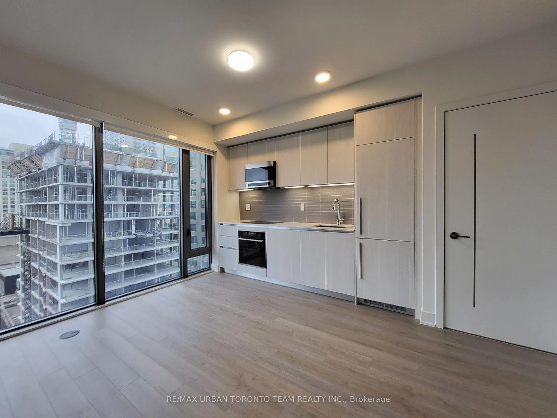 Photo 4 of Unit 1907, 8 Cumberland Street, Toronto, The Annex — HOMEH