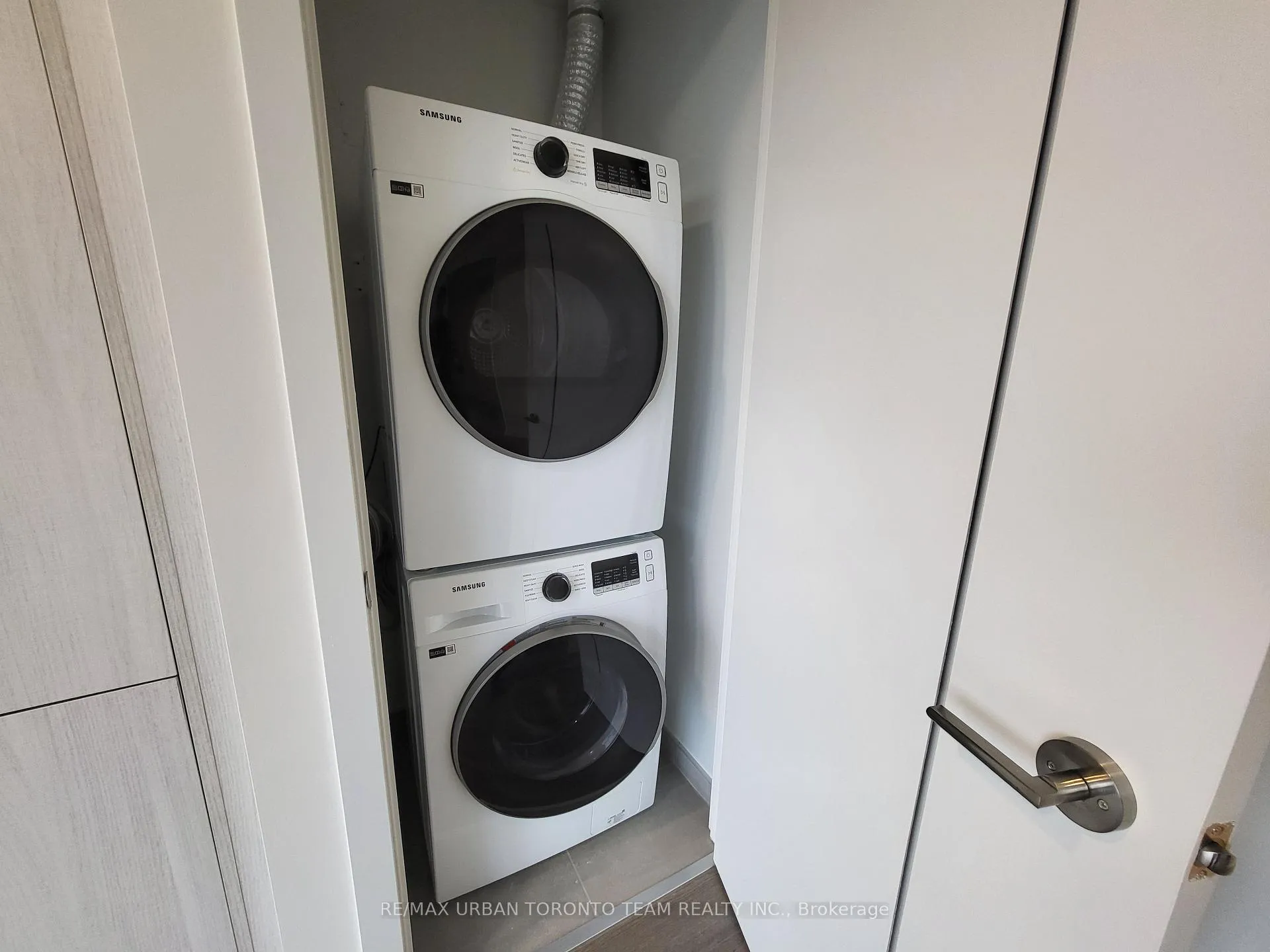 Photo 9 of Unit 1907, 8 Cumberland Street, Toronto, The Annex — HOMEH
