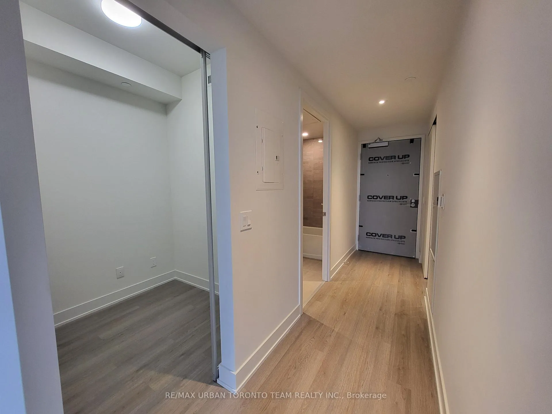 Photo 10 of Unit 1907, 8 Cumberland Street, Toronto, The Annex — HOMEH