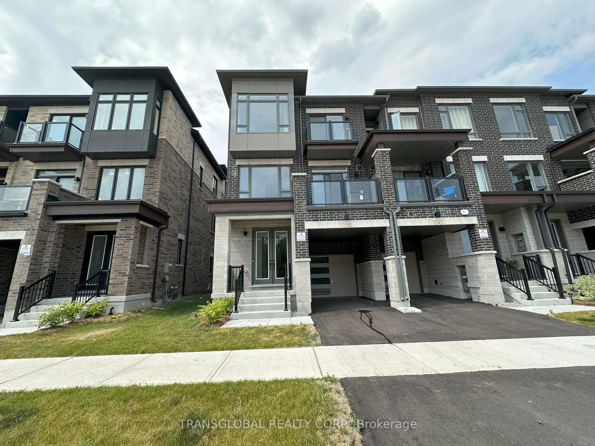 Photo 2 of 120 Thule Street, Vaughan, Vellore Village — HOMEH