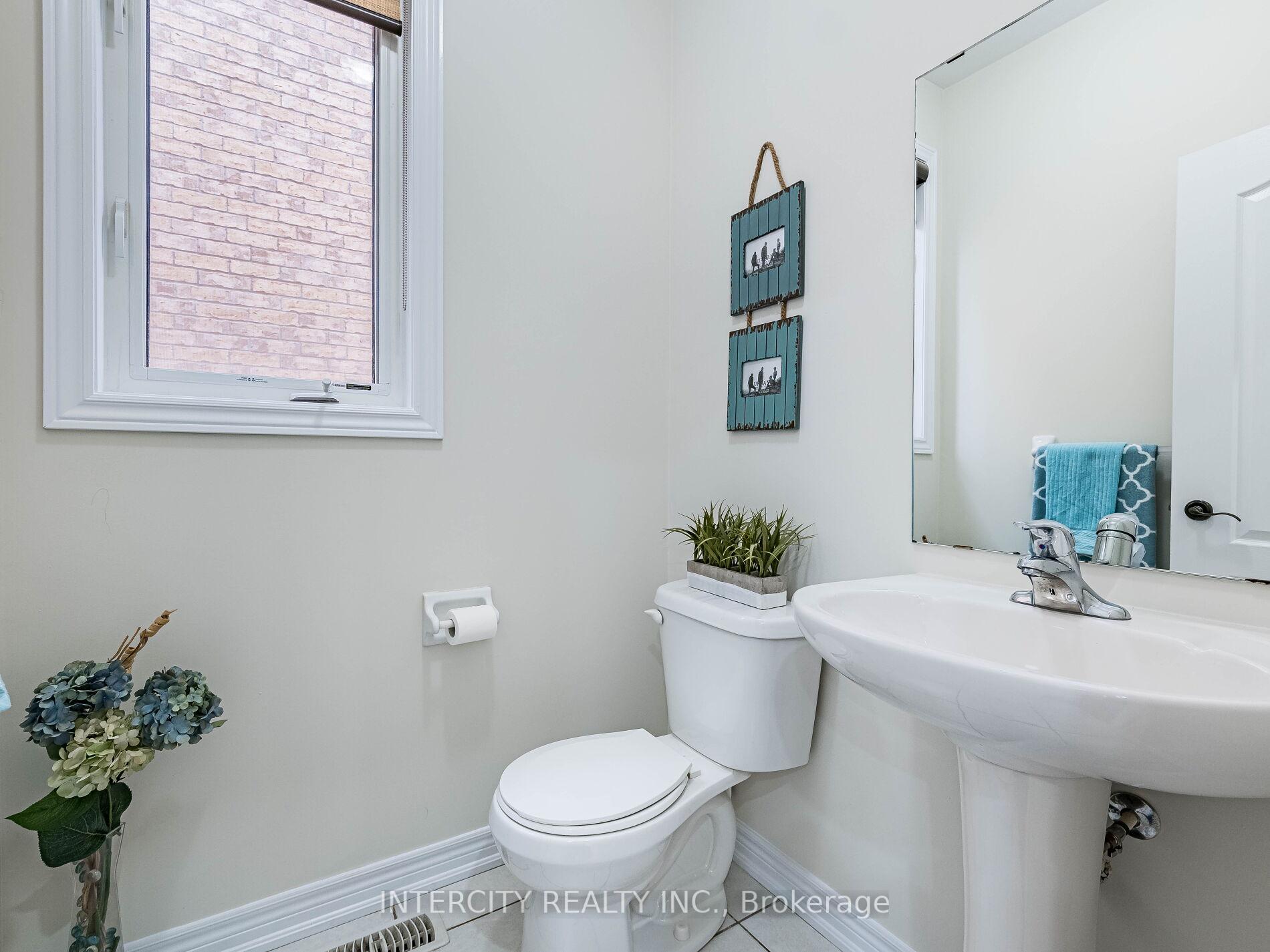 Photo 6 of 27 Exton Road, Brampton, Credit Valley — HOMEH