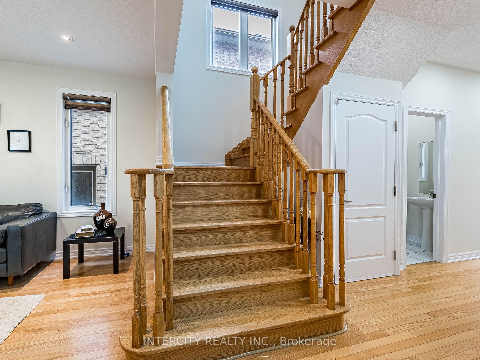 Photo 7 of 27 Exton Road, Brampton, Credit Valley — HOMEH