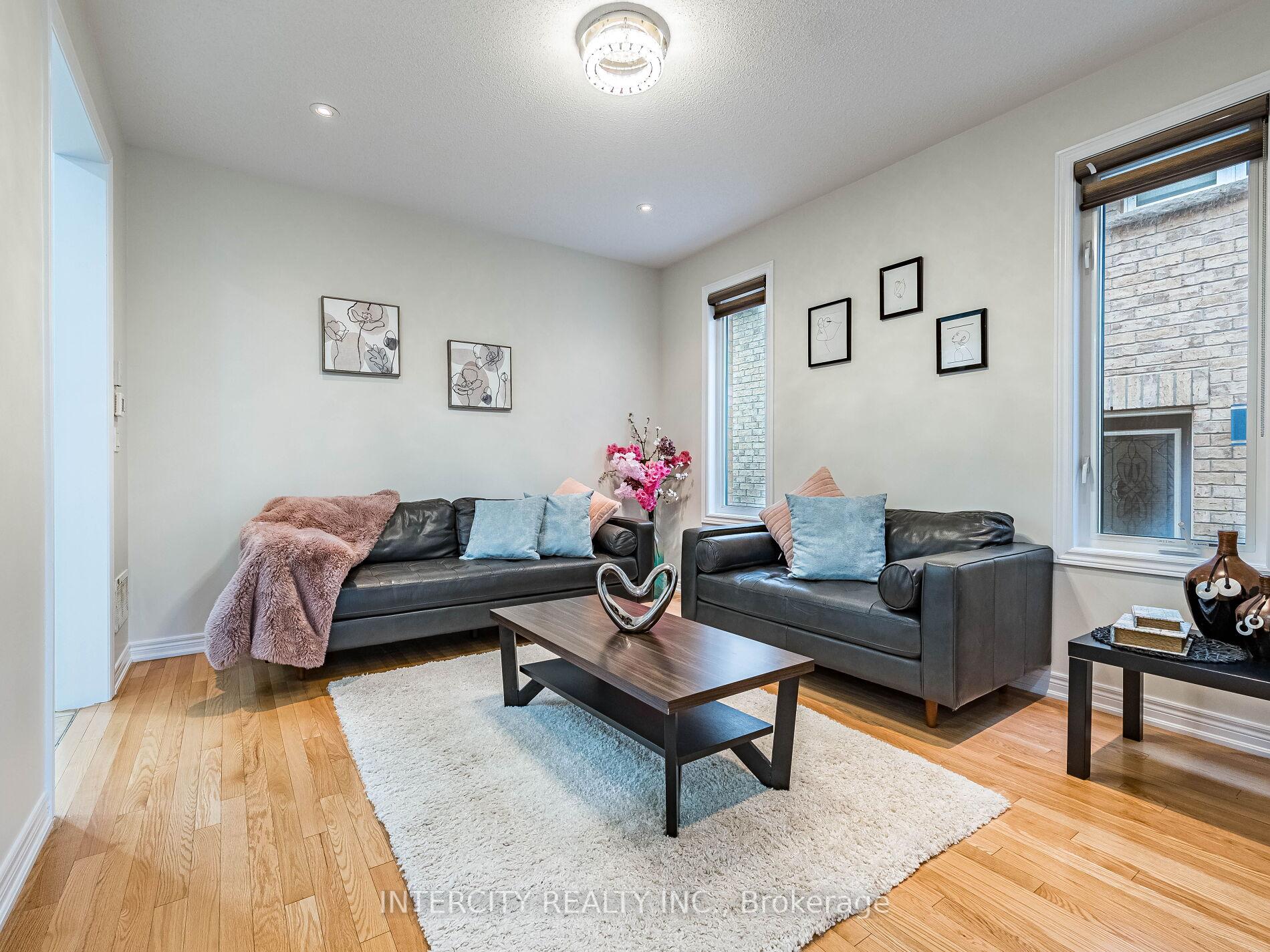 Photo 8 of 27 Exton Road, Brampton, Credit Valley — HOMEH