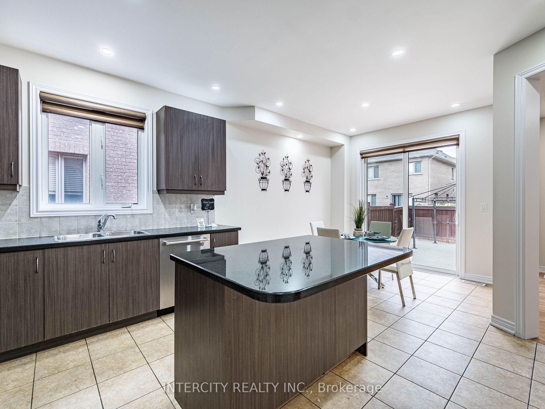 Photo 10 of 27 Exton Road, Brampton, Credit Valley — HOMEH