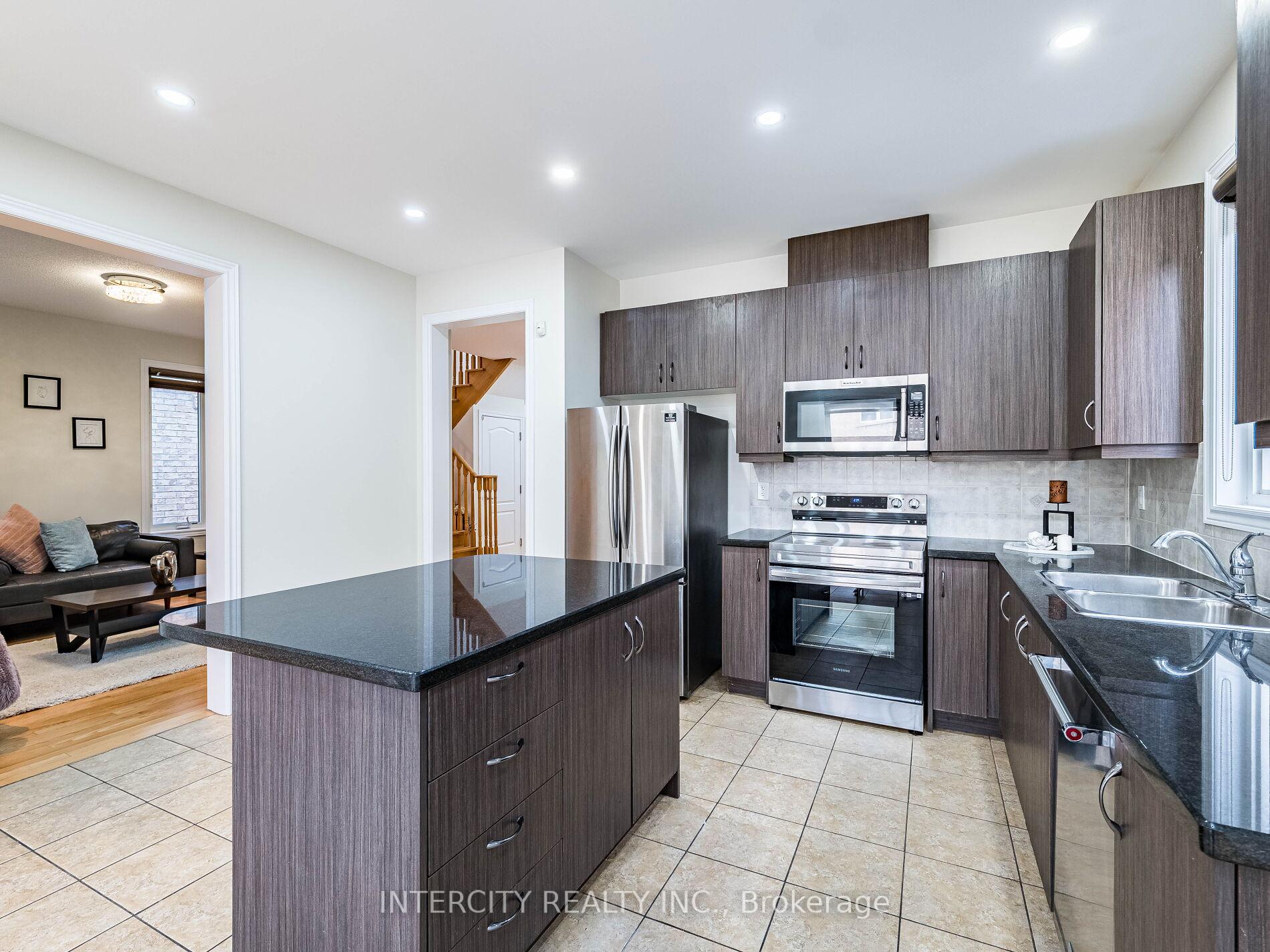 Photo 12 of 27 Exton Road, Brampton, Credit Valley — HOMEH