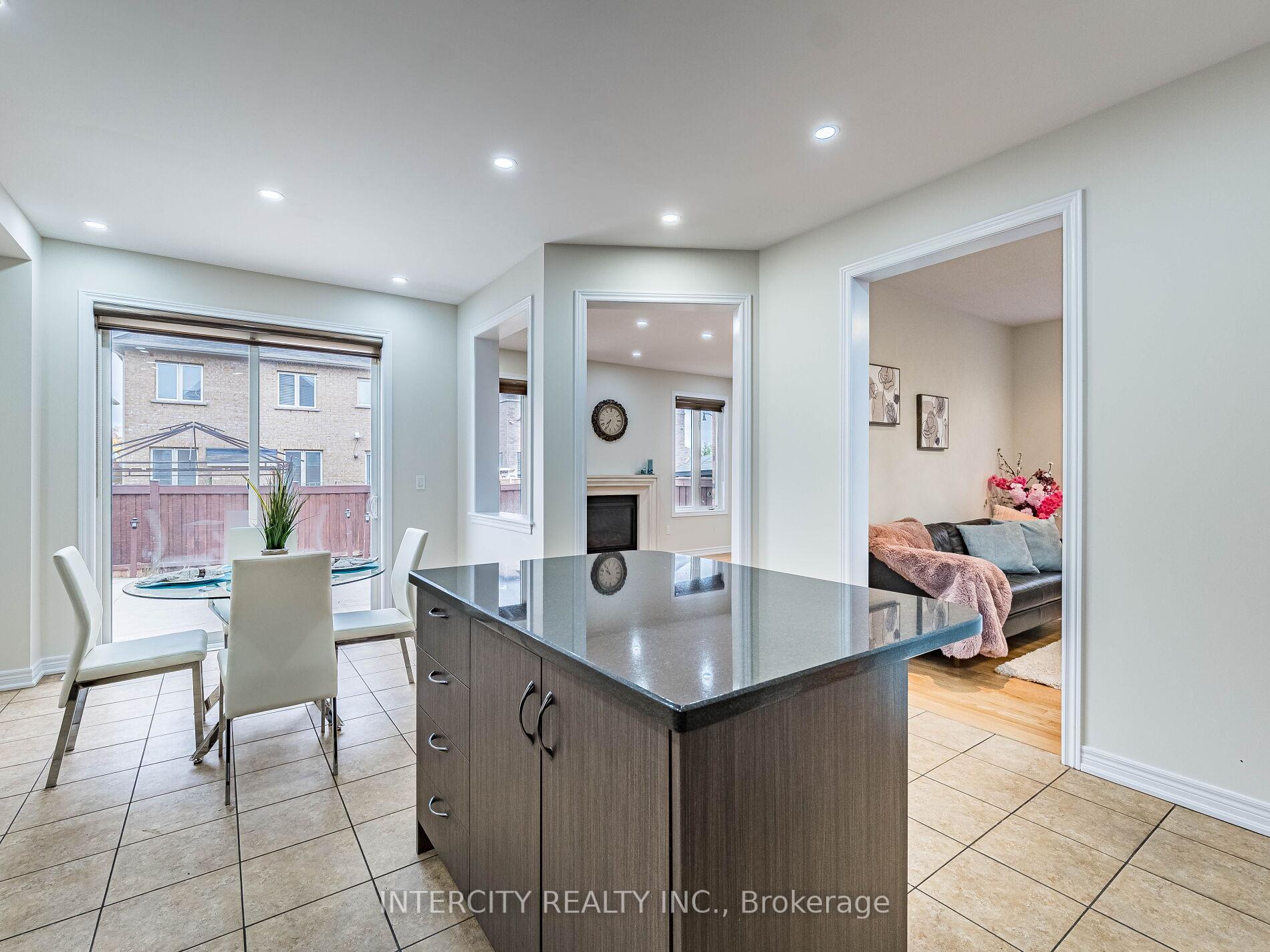 Photo 15 of 27 Exton Road, Brampton, Credit Valley — HOMEH