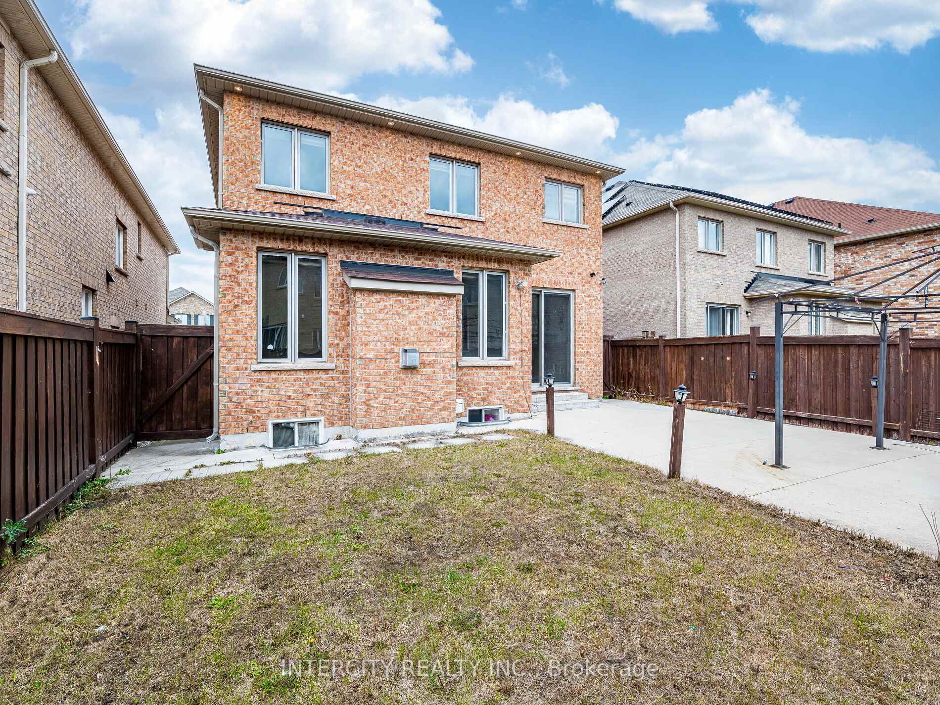 Photo 49 of 27 Exton Road, Brampton, Credit Valley — HOMEH