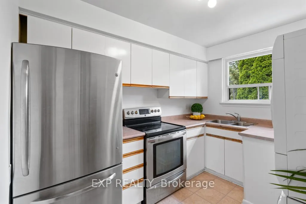 Photo 12 of Unit Main Fl, 14 Webster Drive, Aurora, Aurora Highlands — HOMEH