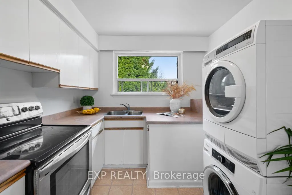 Photo 14 of Unit Main Fl, 14 Webster Drive, Aurora, Aurora Highlands — HOMEH