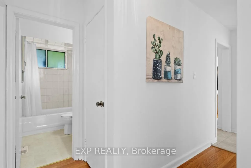 Photo 16 of Unit Main Fl, 14 Webster Drive, Aurora, Aurora Highlands — HOMEH