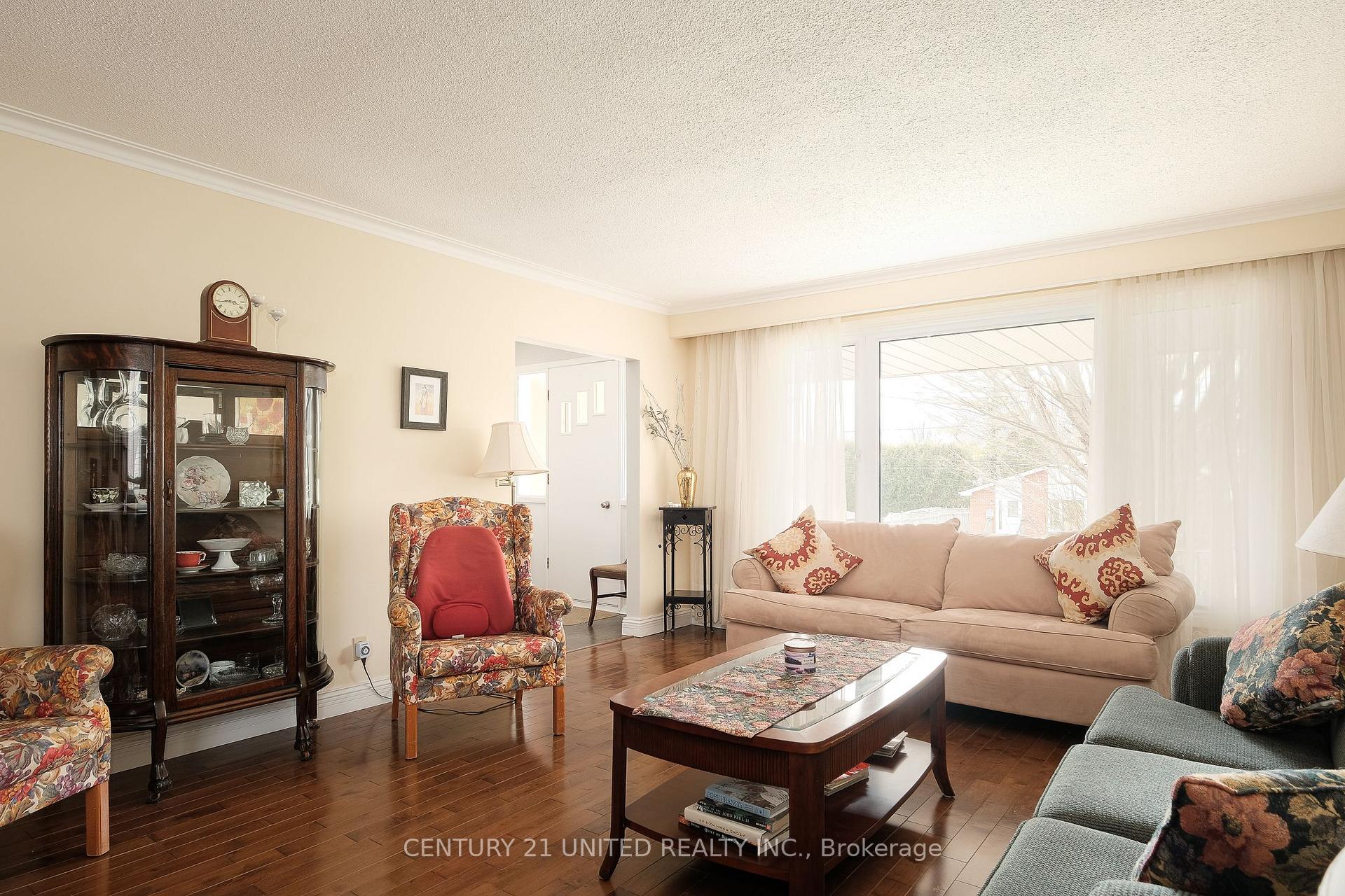 Photo 4 of 360 Margaret Street, Cobourg — HOMEH