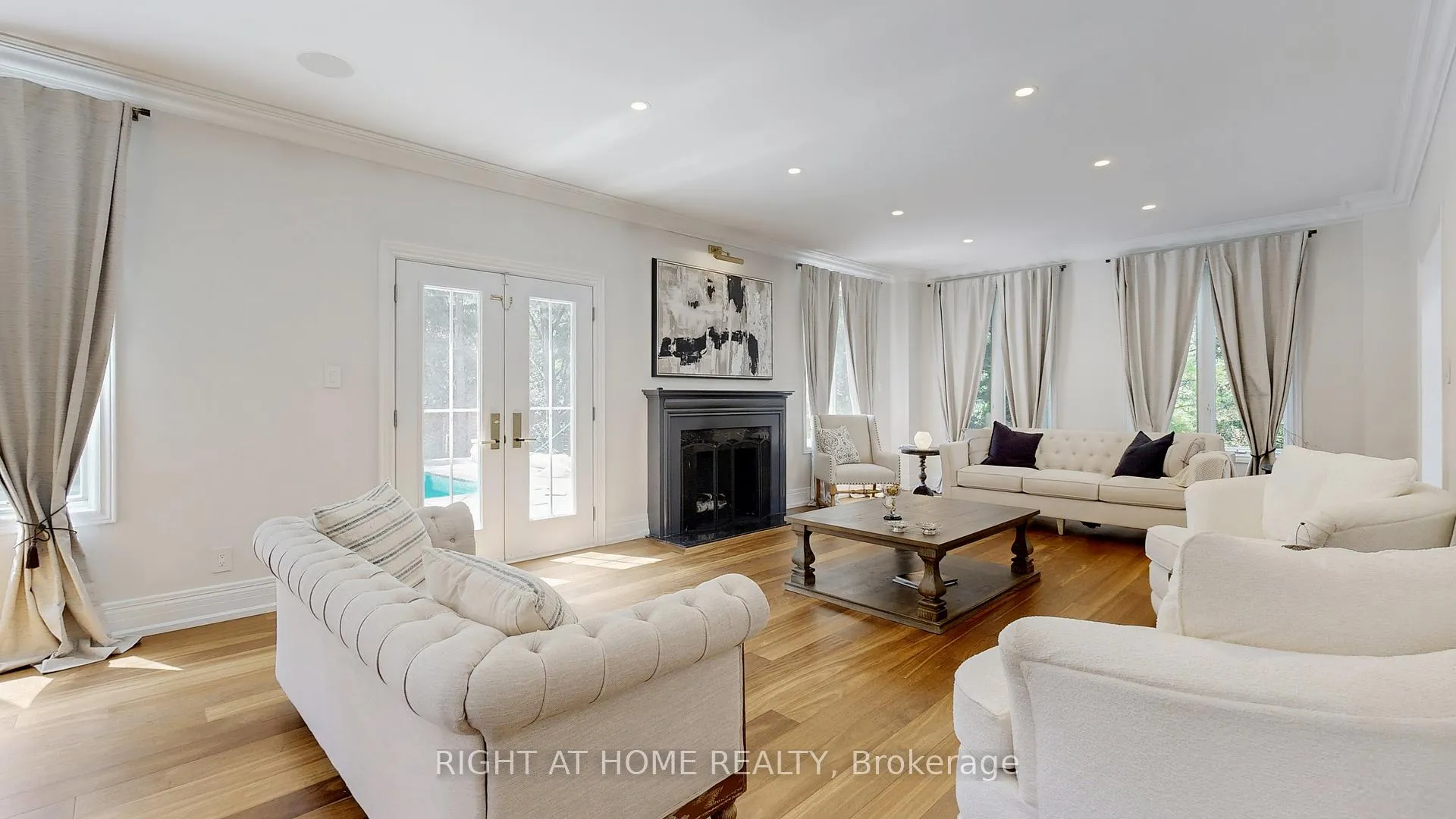 Photo 6 of 1 Brendan Court, Markham, Bayview Glen — HOMEH