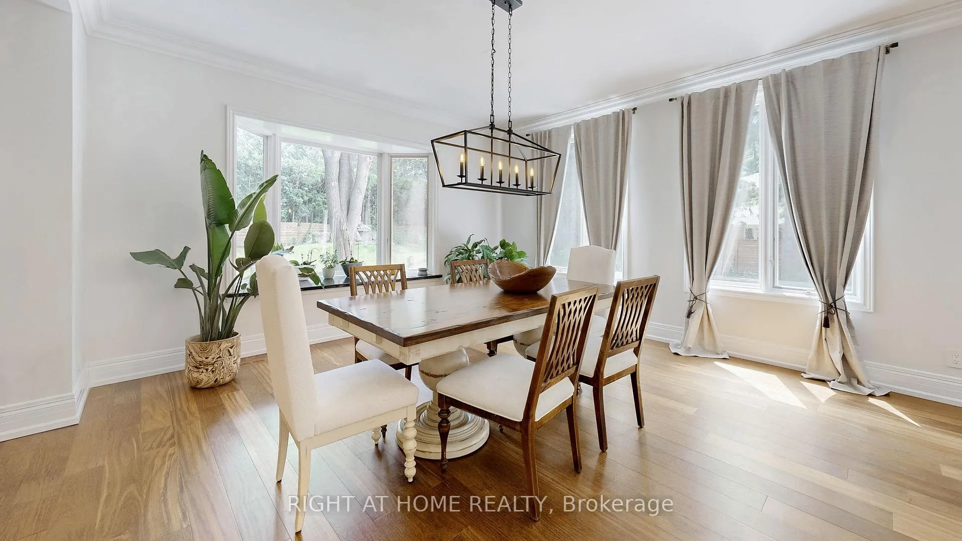 Photo 8 of 1 Brendan Court, Markham, Bayview Glen — HOMEH