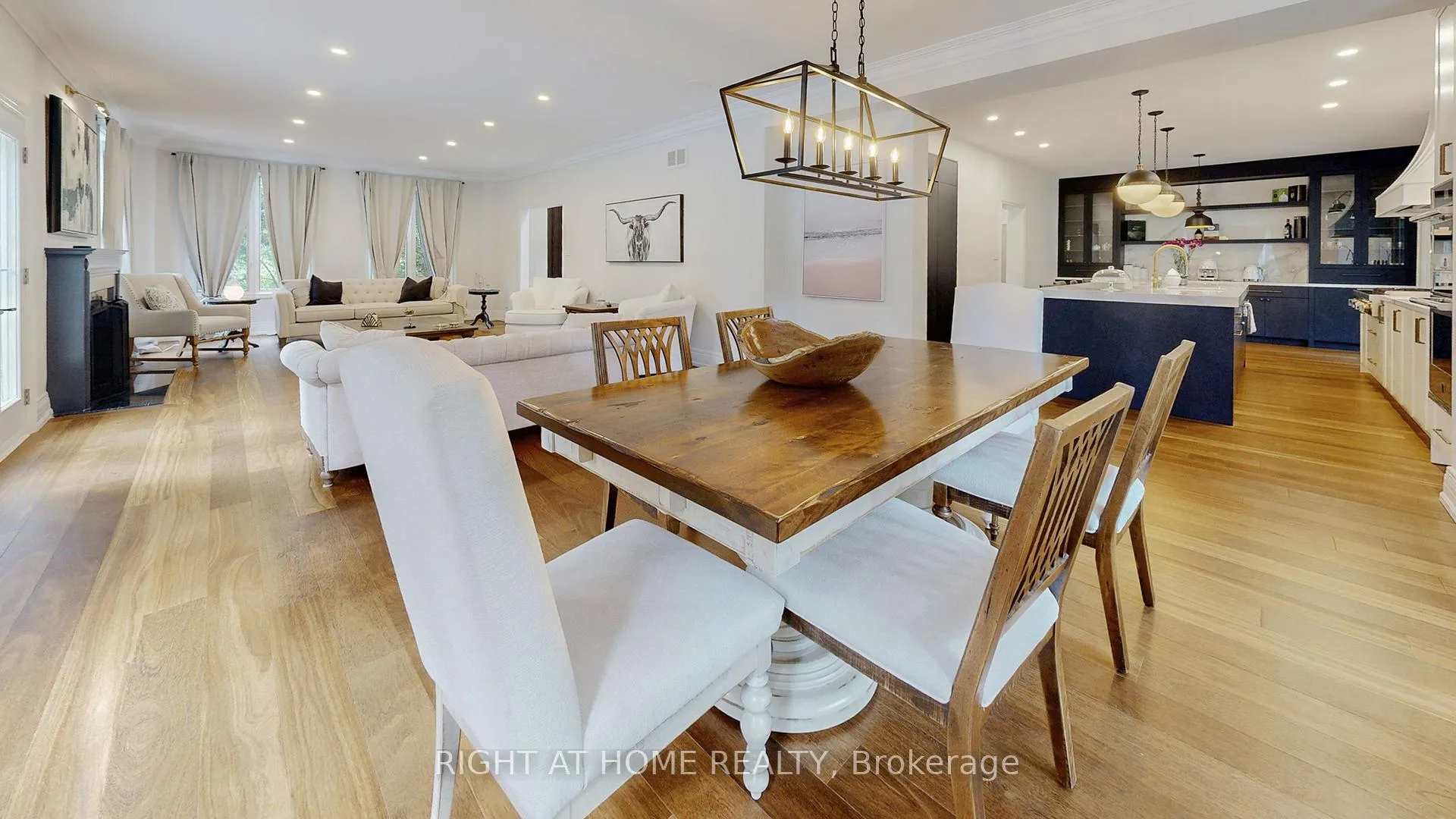 Photo 10 of 1 Brendan Court, Markham, Bayview Glen — HOMEH