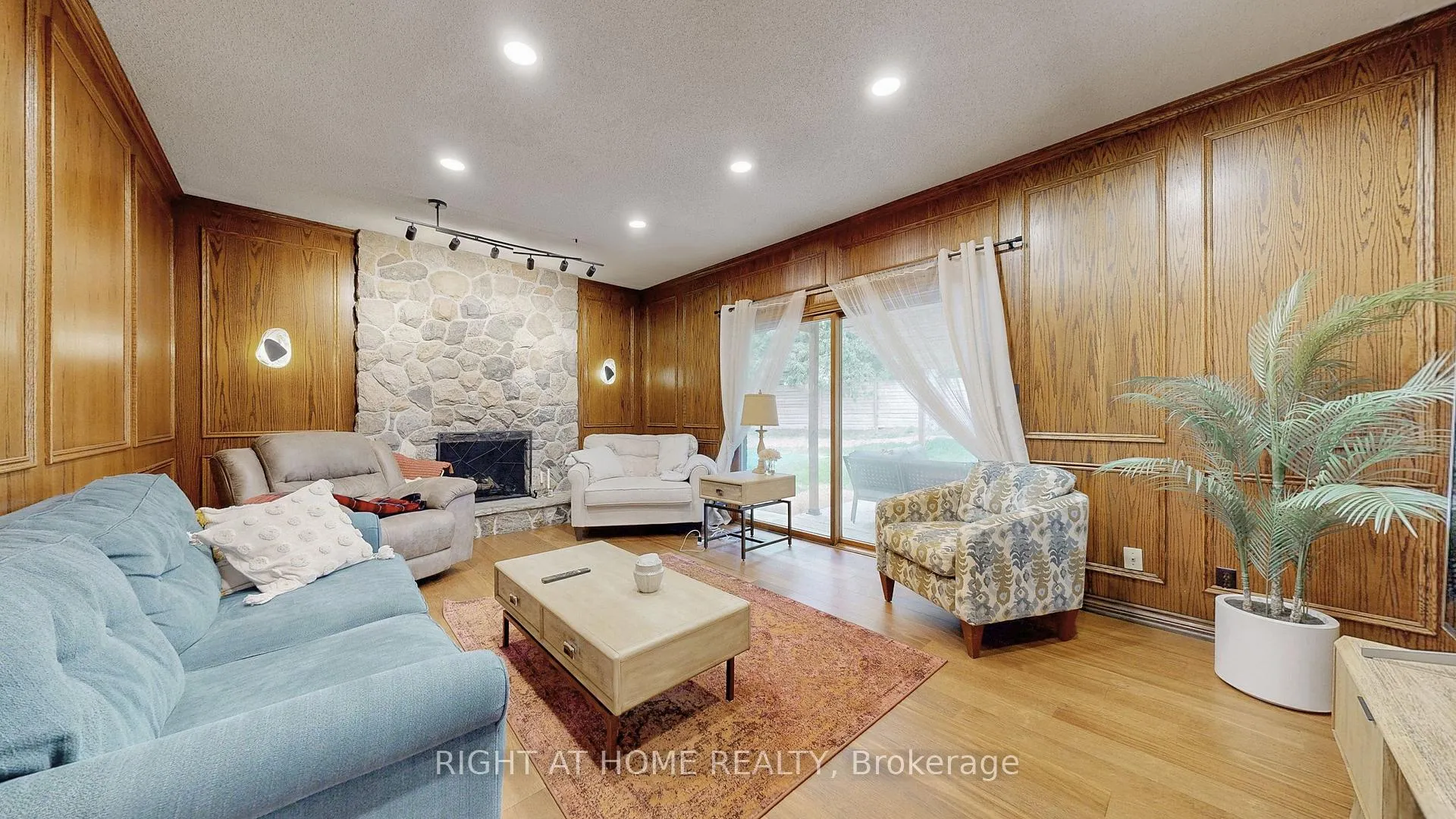 Photo 11 of 1 Brendan Court, Markham, Bayview Glen — HOMEH