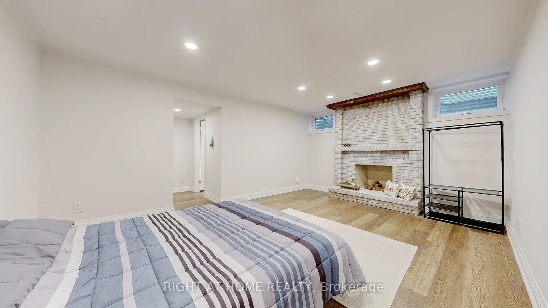 Photo 34 of 1 Brendan Court, Markham, Bayview Glen — HOMEH