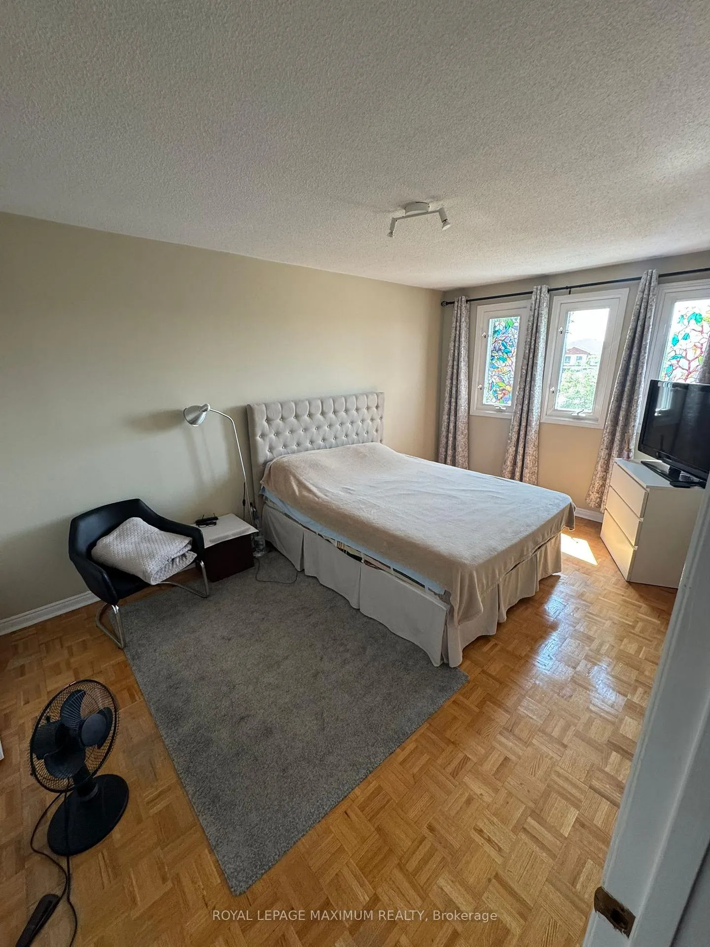 Photo 9 of 198 Clover Leaf Street, Vaughan, East Woodbridge — HOMEH