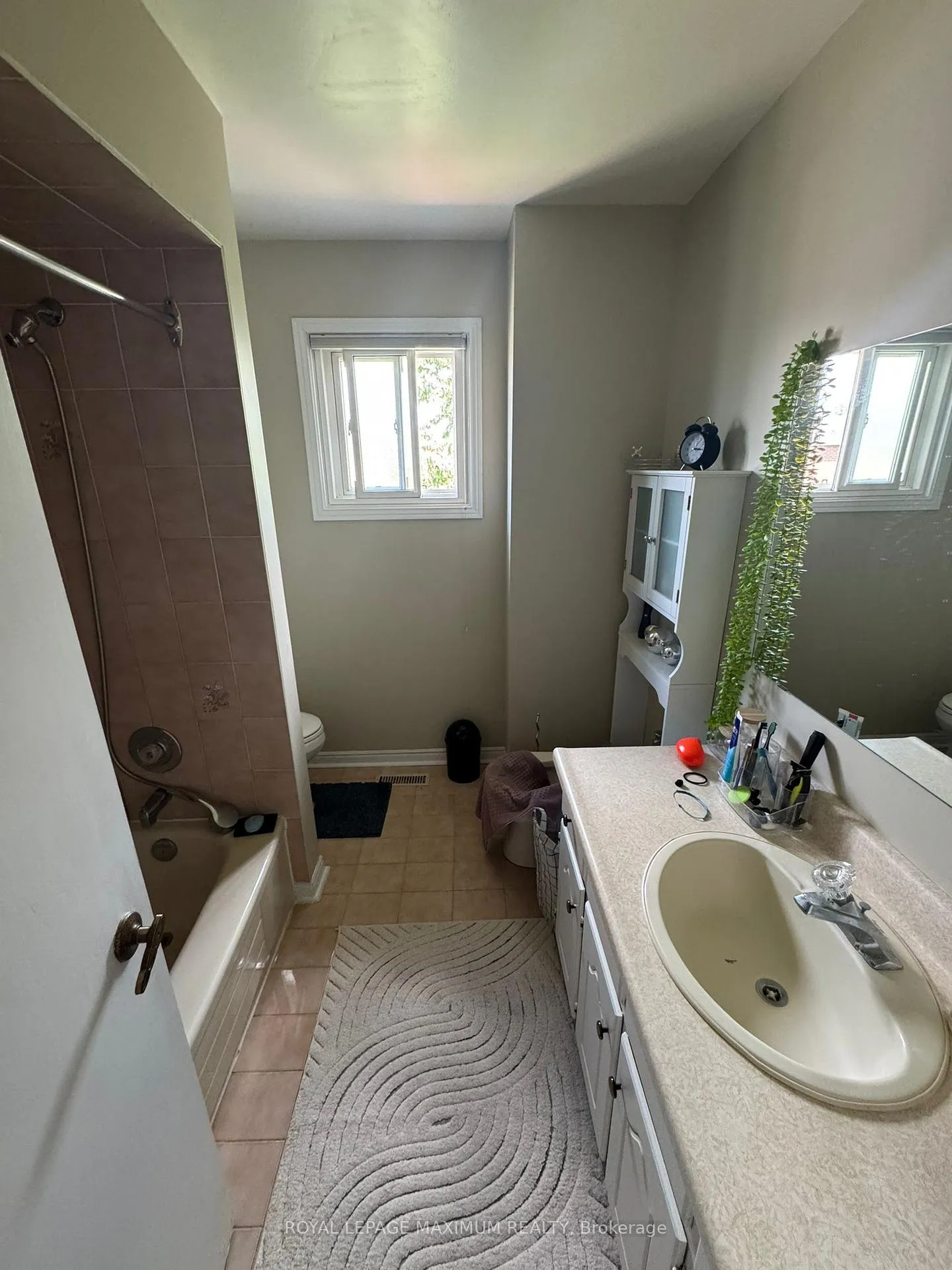 Photo 10 of 198 Clover Leaf Street, Vaughan, East Woodbridge — HOMEH