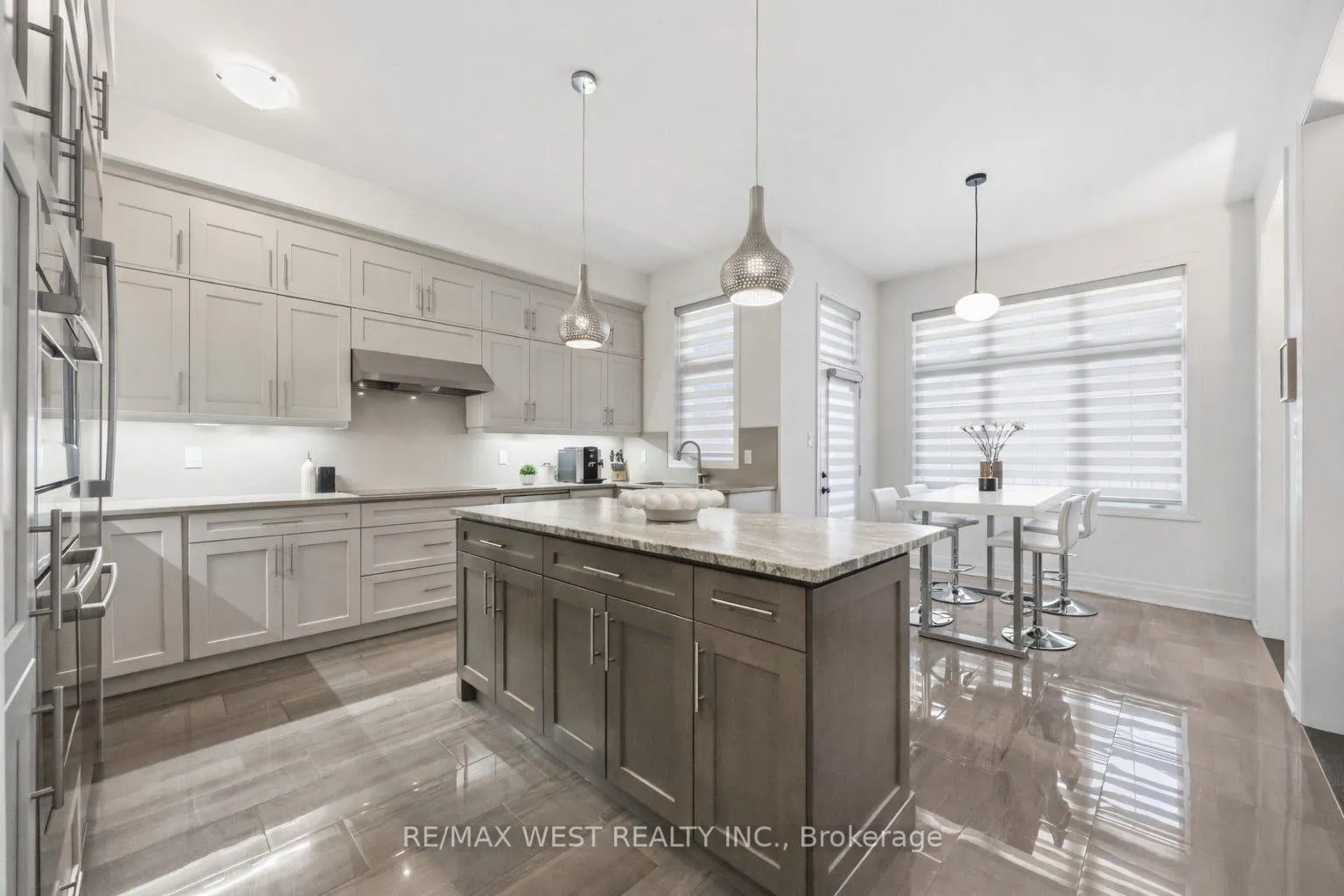Photo 10 of 497 Kleinburg Summit Way, Vaughan, Kleinburg — HOMEH