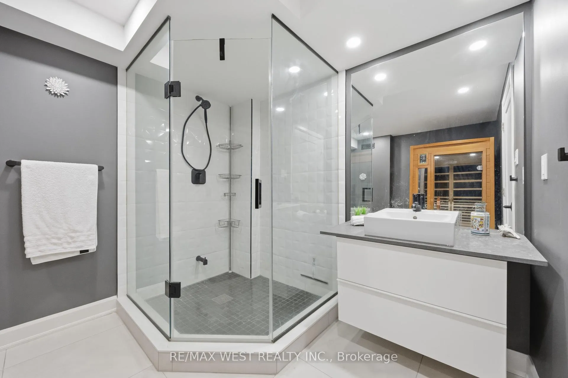 Photo 40 of 497 Kleinburg Summit Way, Vaughan, Kleinburg — HOMEH