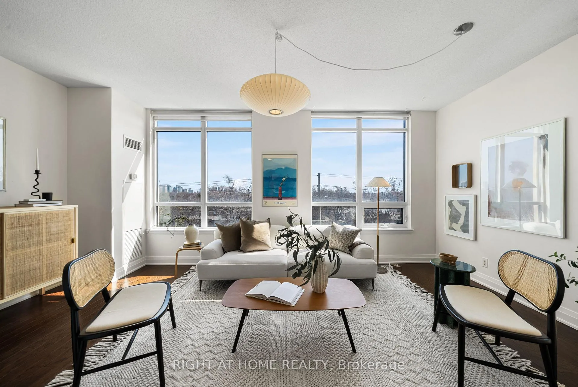 Front of Unit 611, 520 Steeles Avenue W