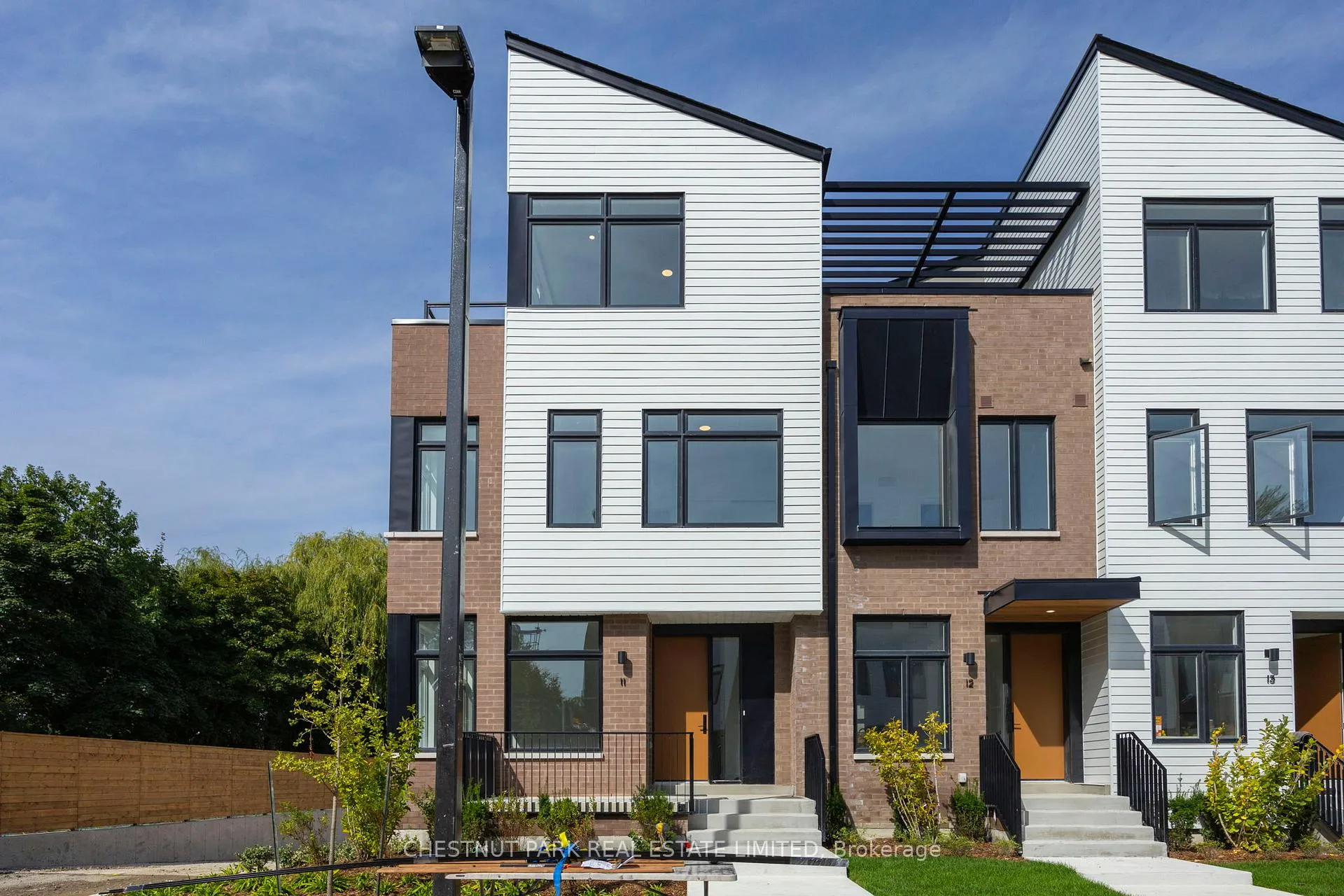 Front of Unit 11, 20 Lou Parsons Way