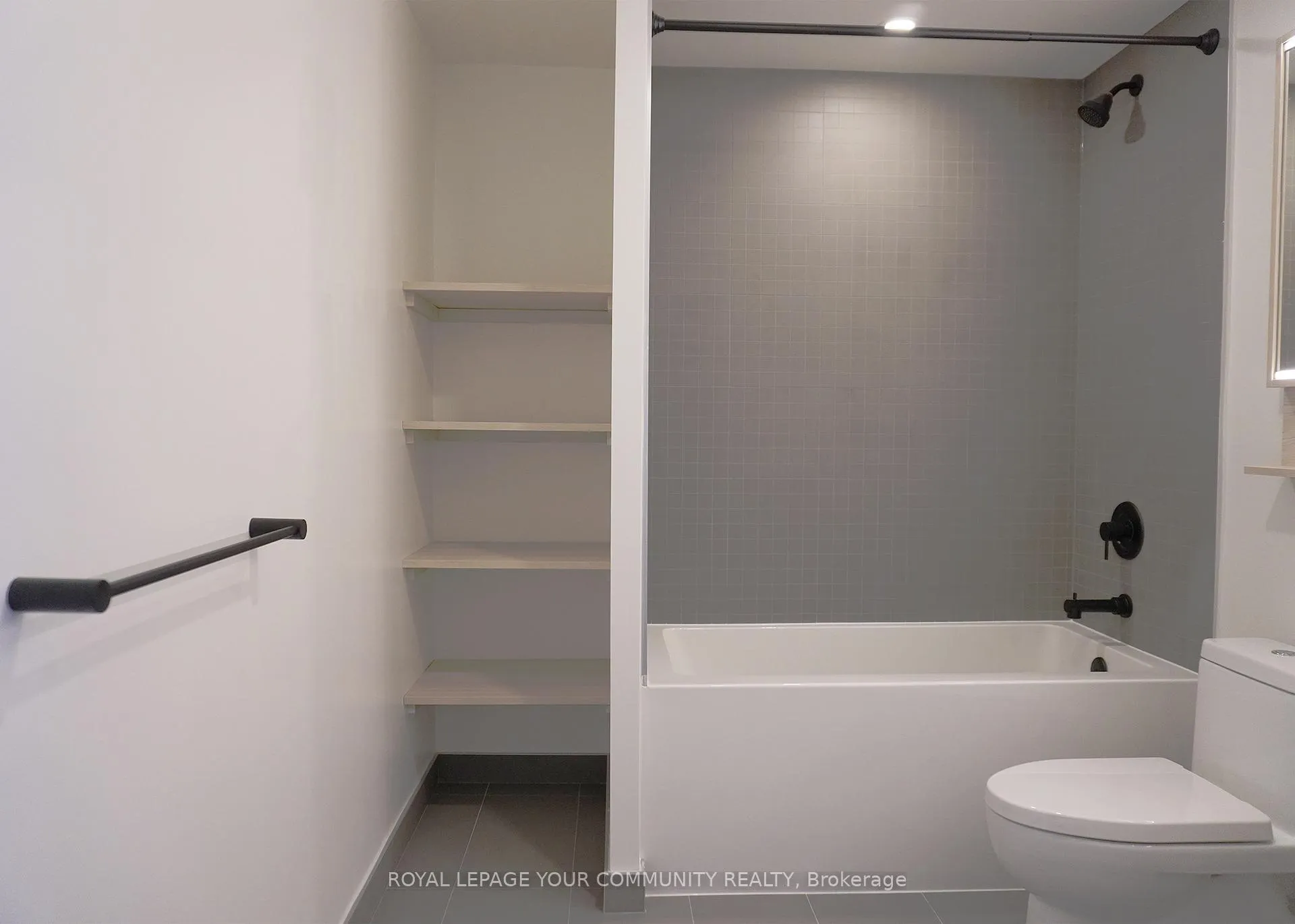 Photo 17 of Unit 821, 425 Front Street E, Toronto, Waterfront Communities — HOMEH