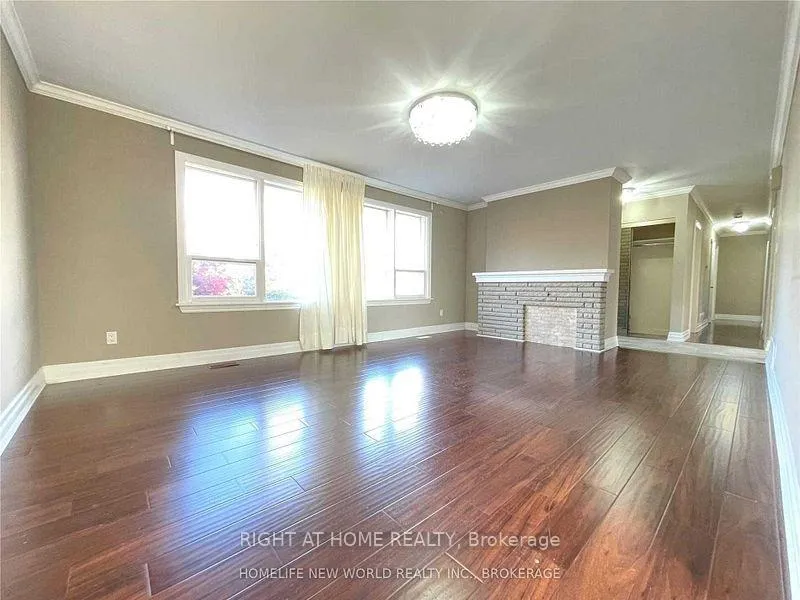 Photo 3 of 28 Jonquil Crescent, Markham, Bullock — HOMEH