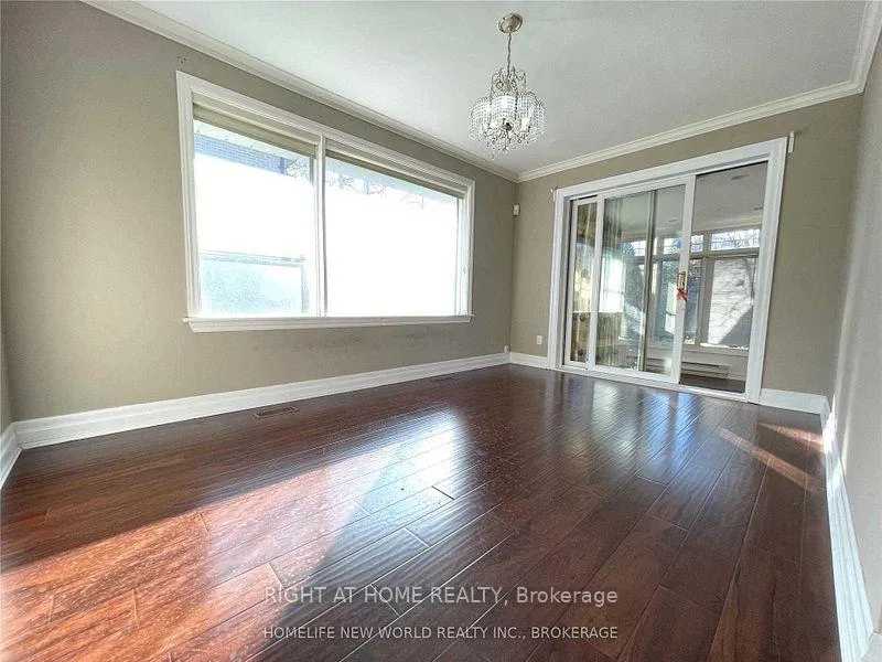Photo 4 of 28 Jonquil Crescent, Markham, Bullock — HOMEH