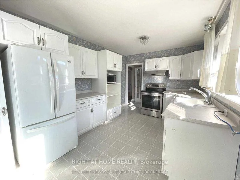Photo 5 of 28 Jonquil Crescent, Markham, Bullock — HOMEH