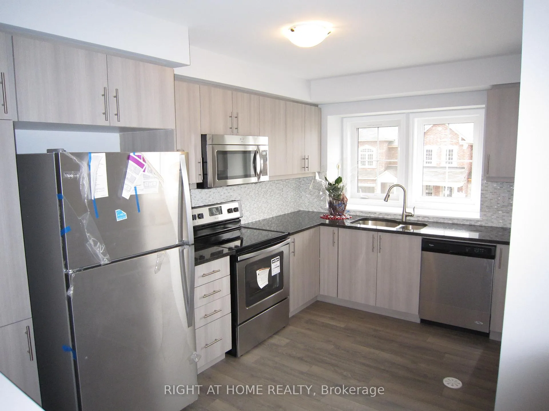 Photo 2 of 89 Payne Crescent, Aurora, Bayview Northeast — HOMEH