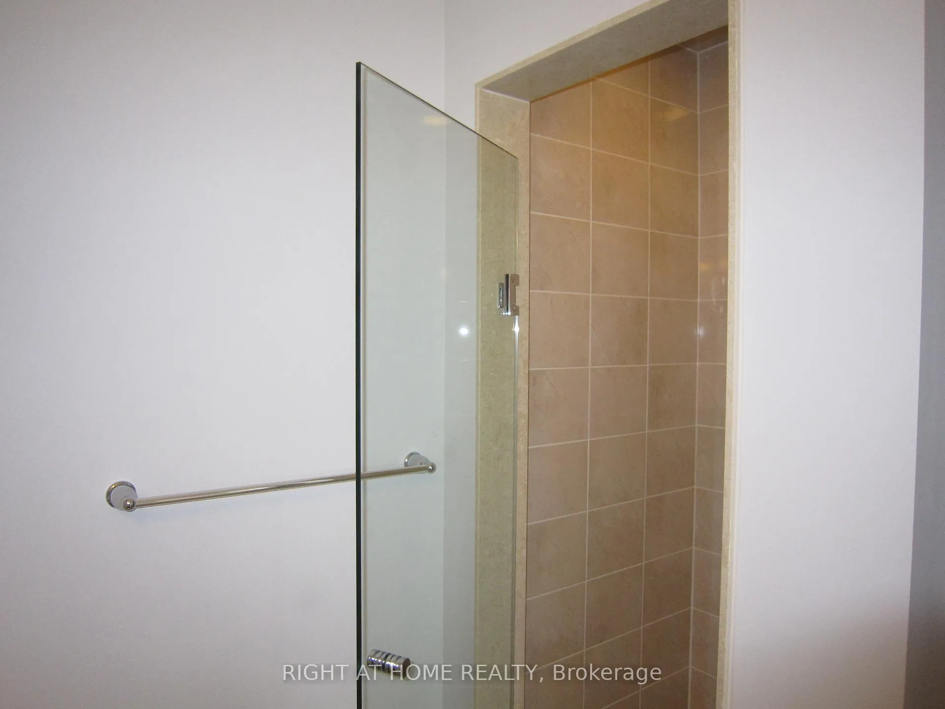 Photo 6 of 89 Payne Crescent, Aurora, Bayview Northeast — HOMEH