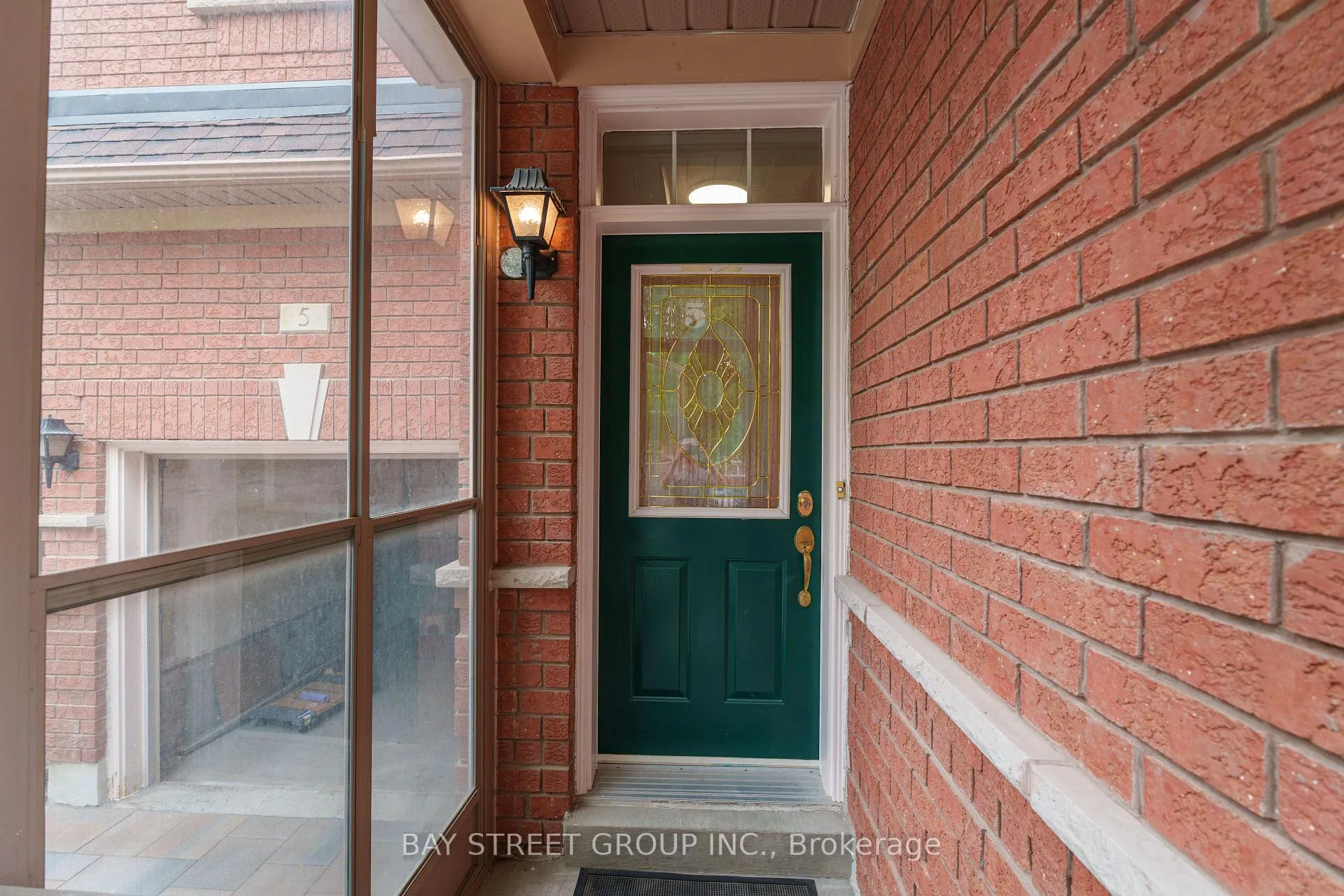 Photo 2 of 5 McCaul Street, Markham, Berczy — HOMEH