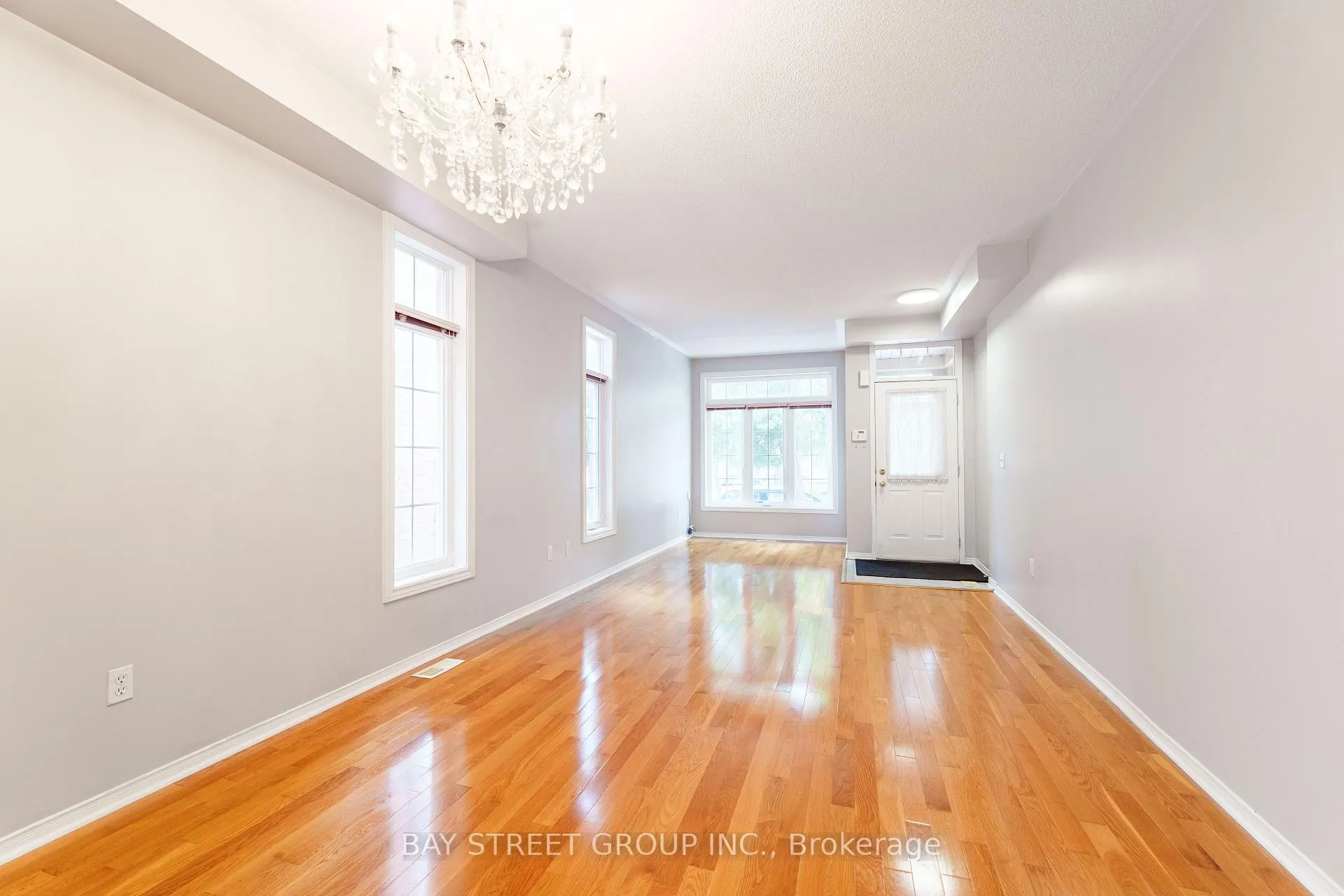 Photo 5 of 5 McCaul Street, Markham, Berczy — HOMEH