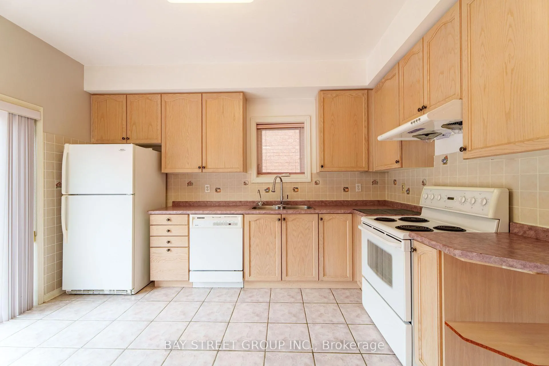 Photo 8 of 5 McCaul Street, Markham, Berczy — HOMEH