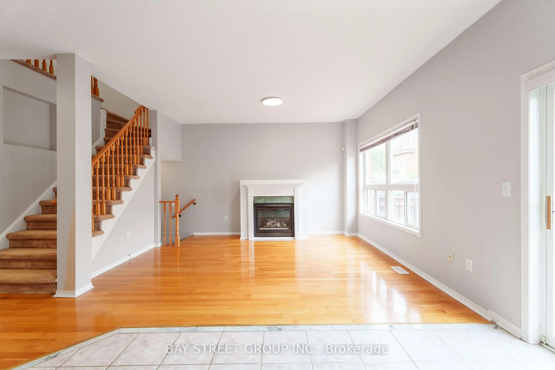 Photo 9 of 5 McCaul Street, Markham, Berczy — HOMEH