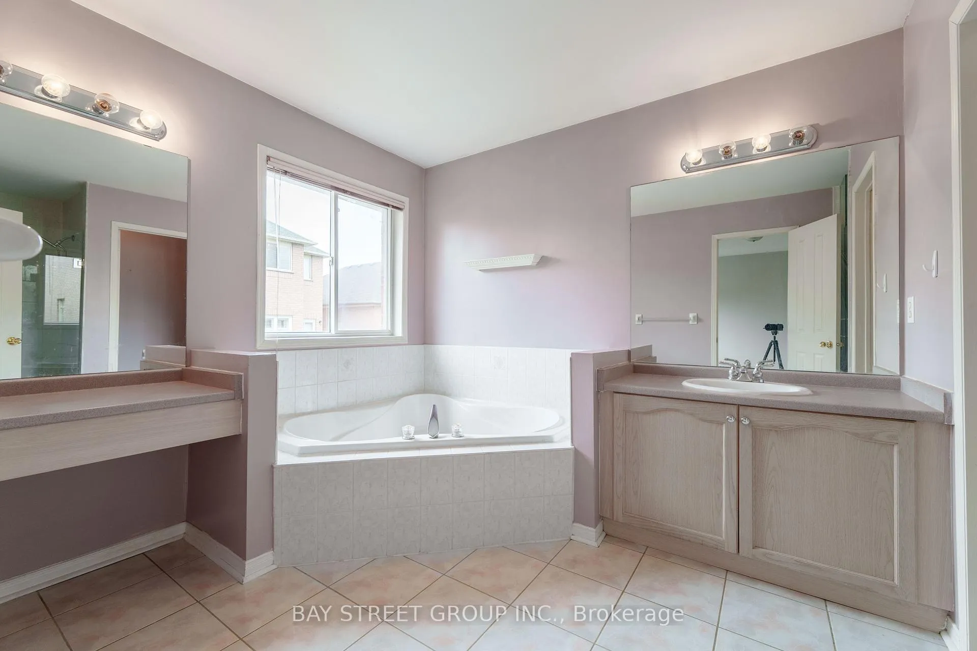 Photo 14 of 5 McCaul Street, Markham, Berczy — HOMEH