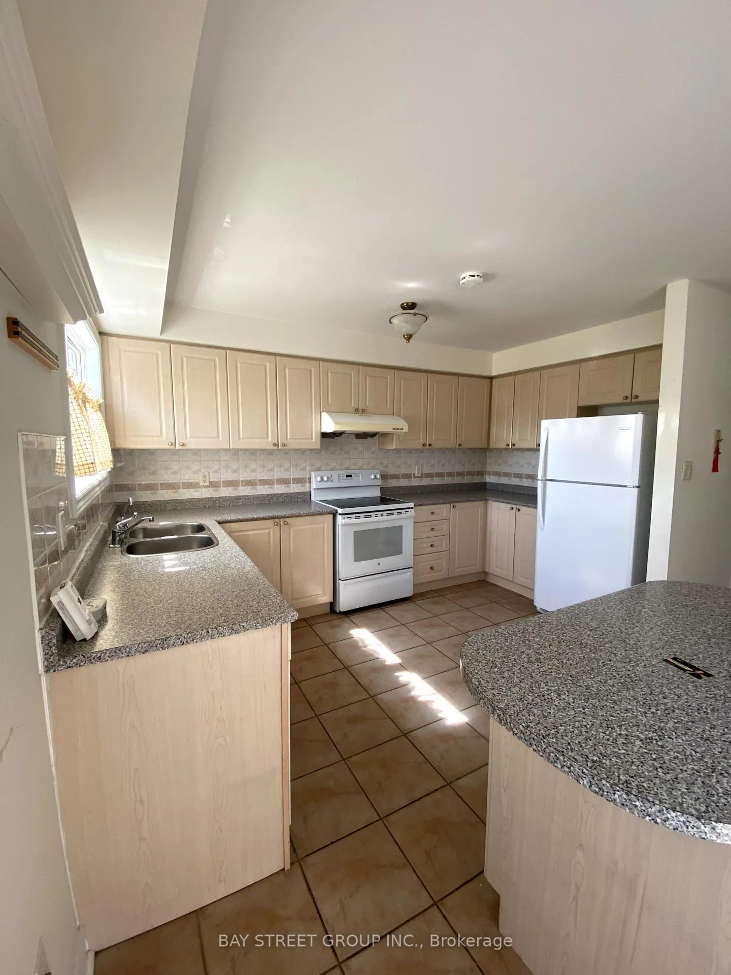Photo 3 of 116 Leitchcroft Crescent, Markham, Commerce Valley — HOMEH