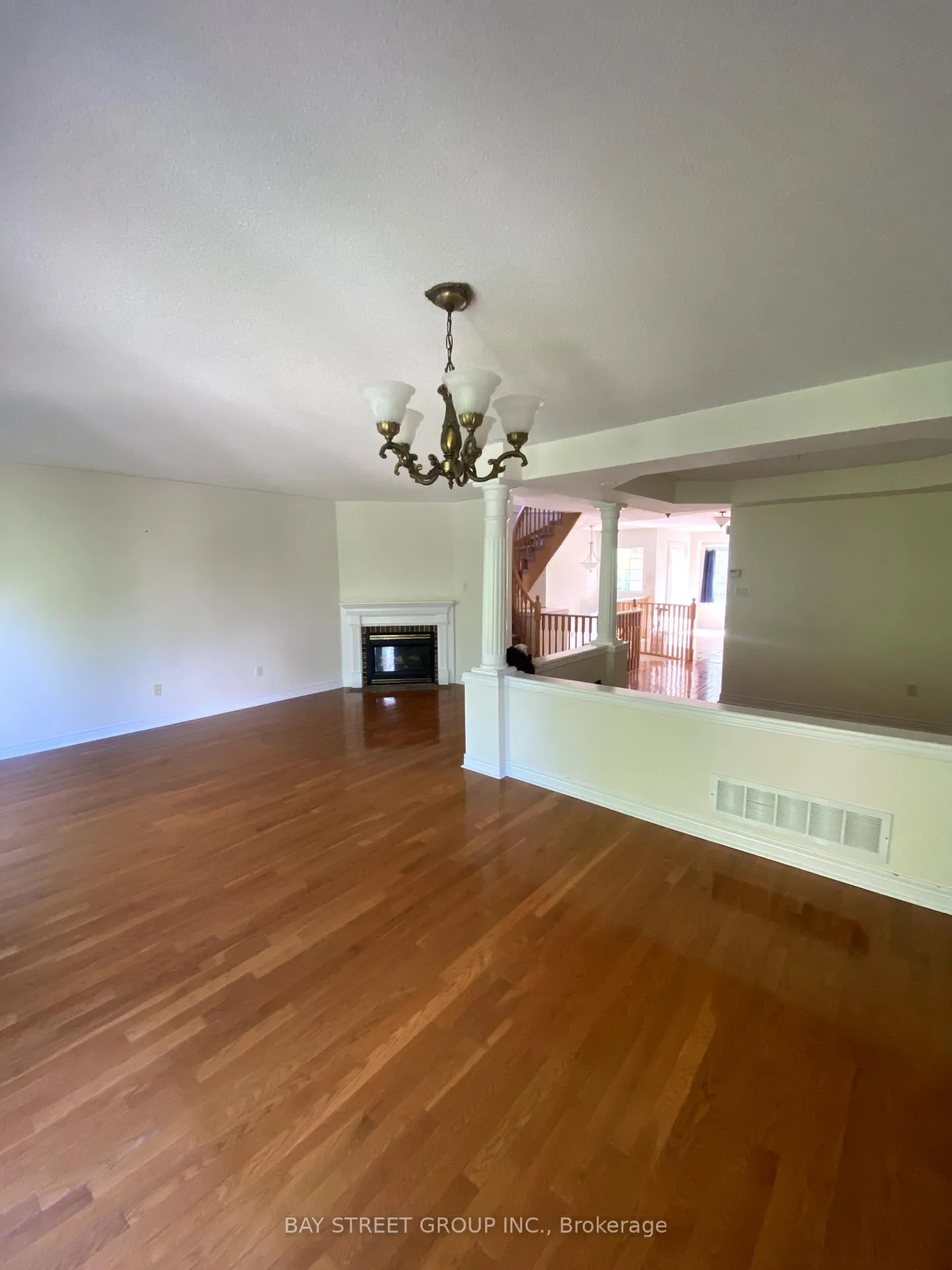 Photo 4 of 116 Leitchcroft Crescent, Markham, Commerce Valley — HOMEH