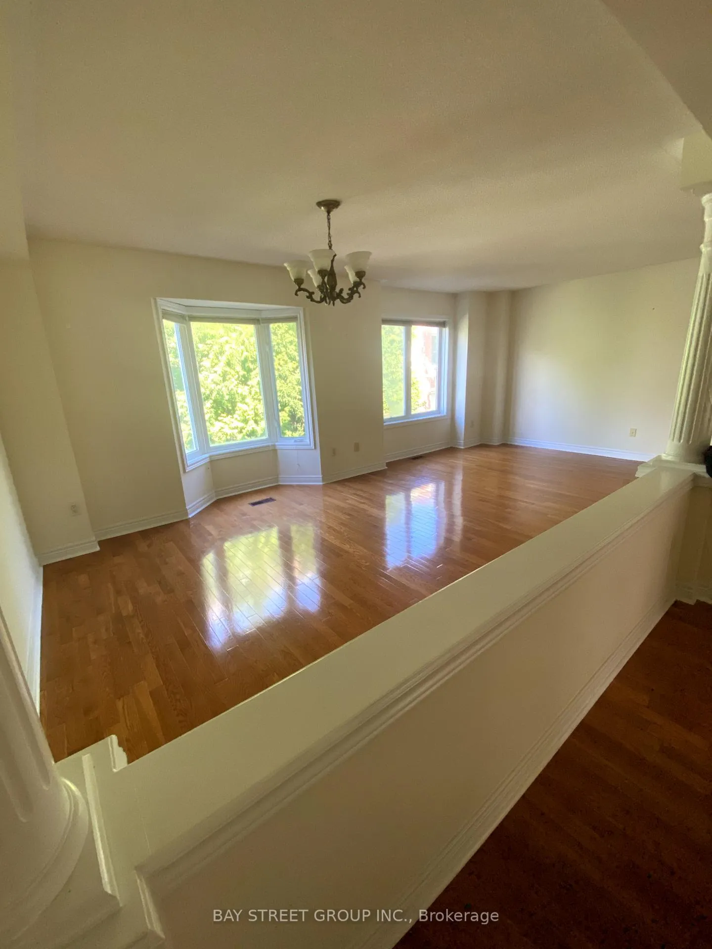 Photo 5 of 116 Leitchcroft Crescent, Markham, Commerce Valley — HOMEH
