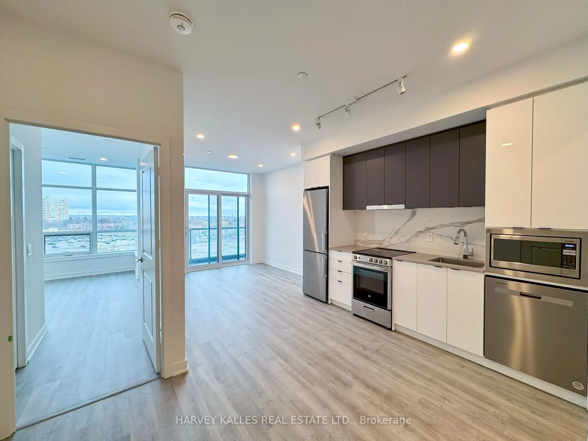 Photo 4 of Unit 730, 50 Upper Mall Way, Vaughan, Brownridge — HOMEH