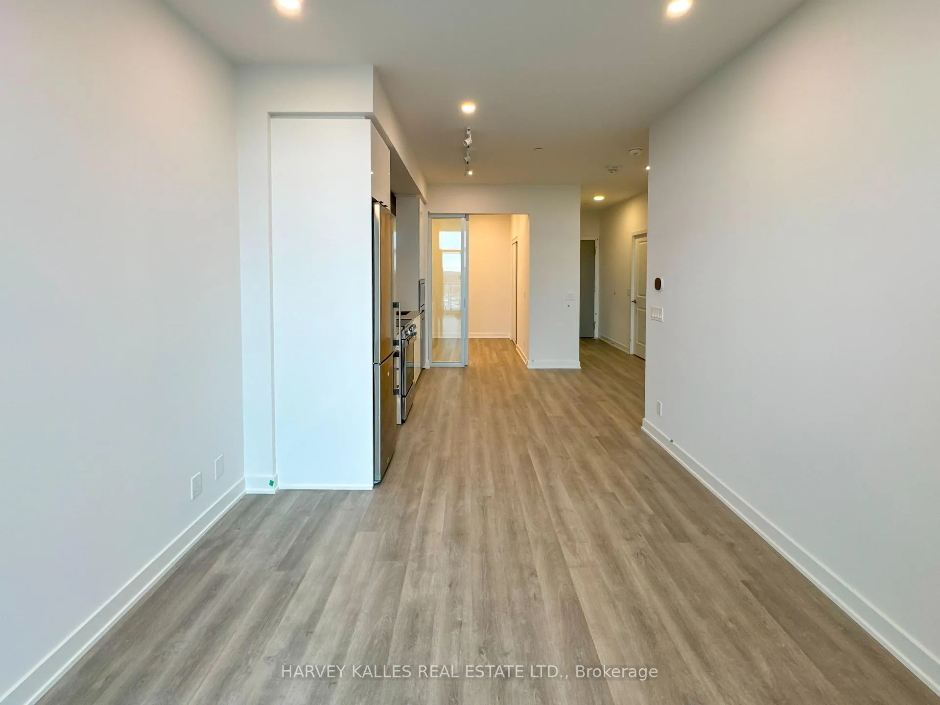 Photo 5 of Unit 730, 50 Upper Mall Way, Vaughan, Brownridge — HOMEH