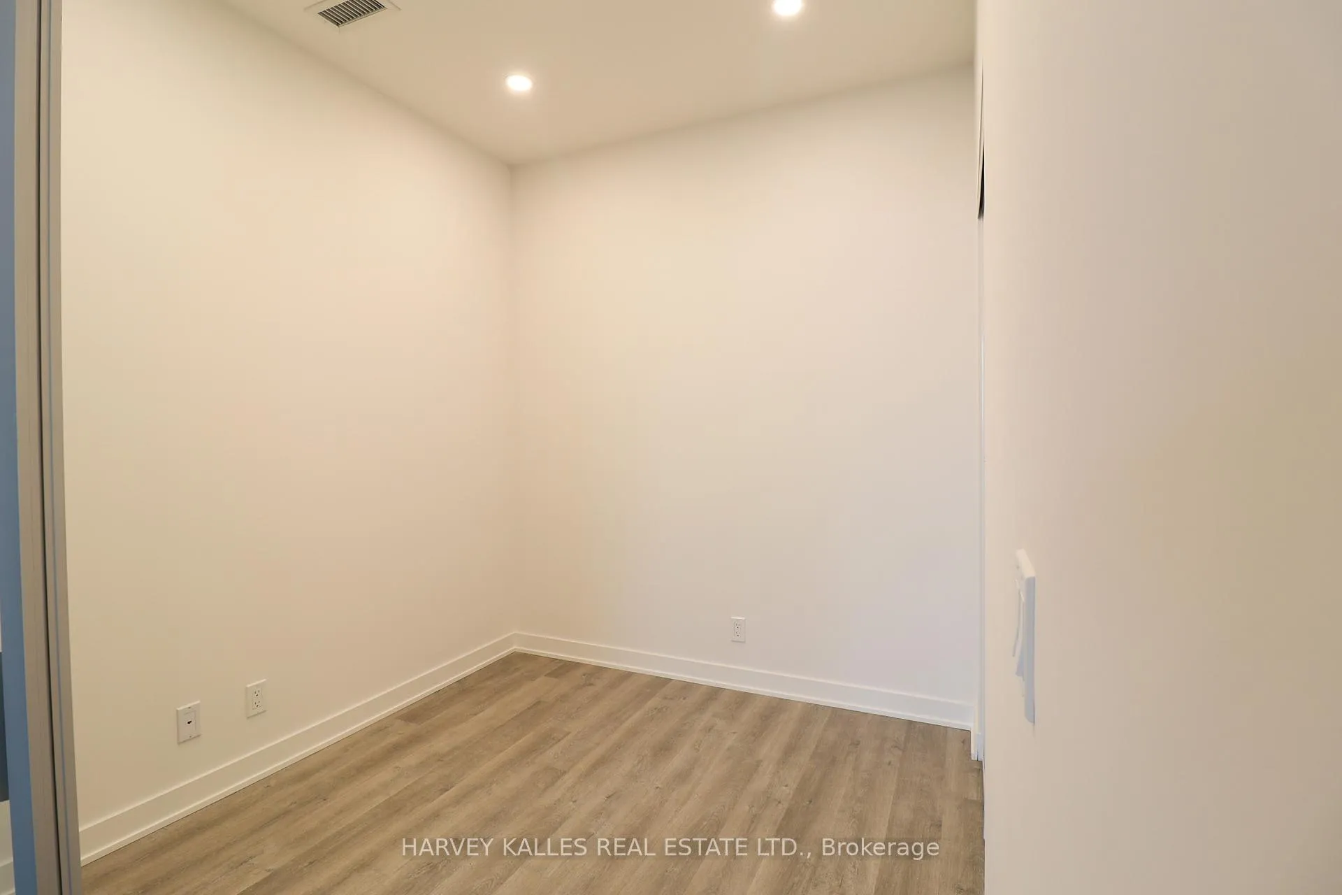 Photo 9 of Unit 730, 50 Upper Mall Way, Vaughan, Brownridge — HOMEH